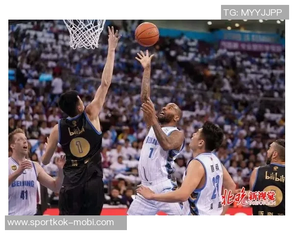 莱万因腿筋不适缺席国王杯客场比赛训练将缺阵